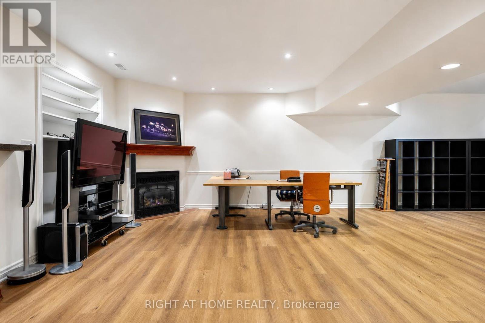 27 THOROUGHBRED BOULEVARD - Image 44