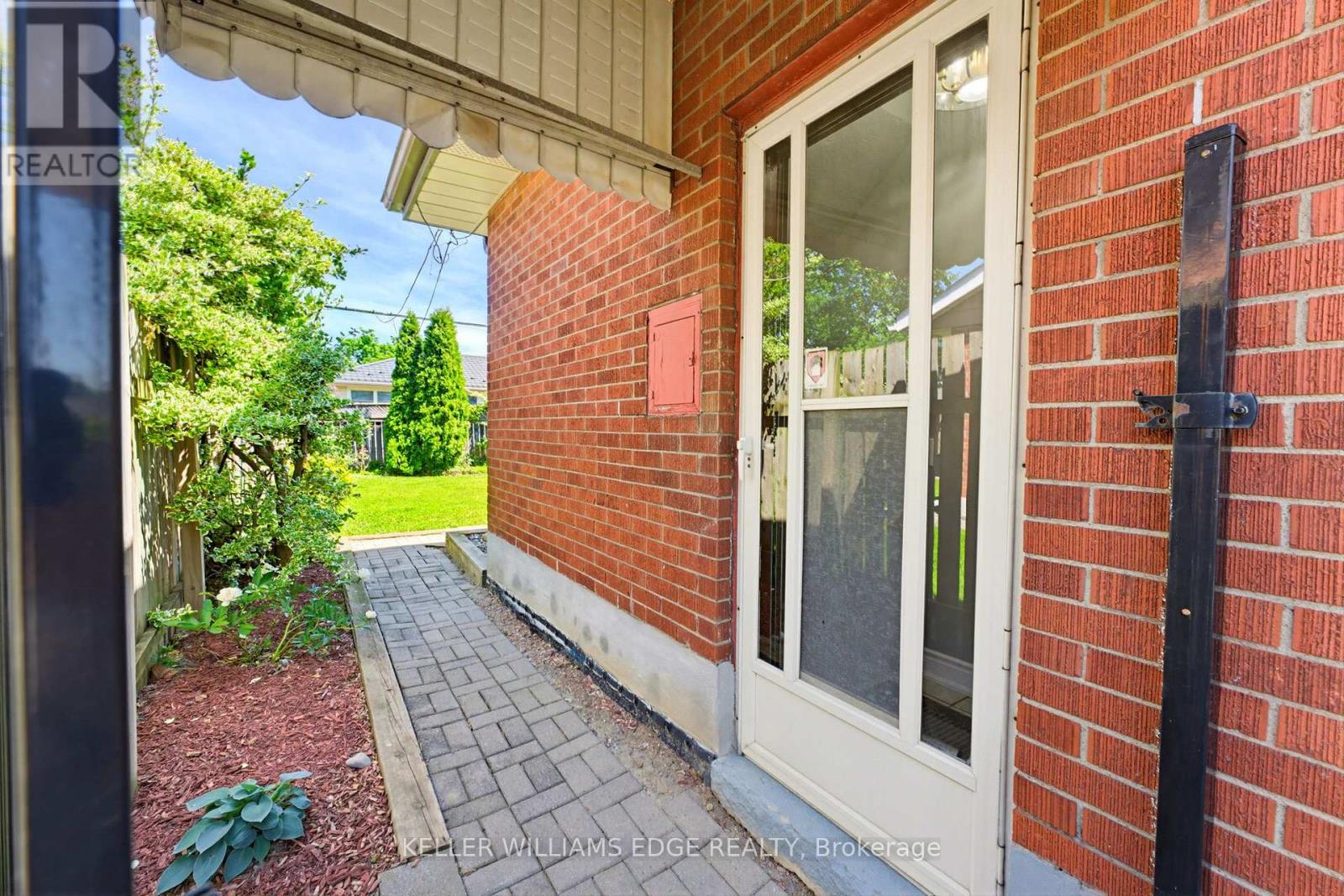 17 BROADMORE AVENUE - 17