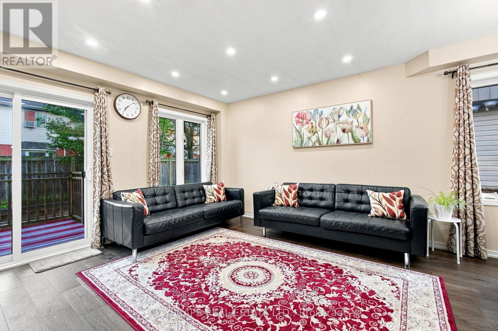 #37 350 DUNDAS STREET S - Image 32