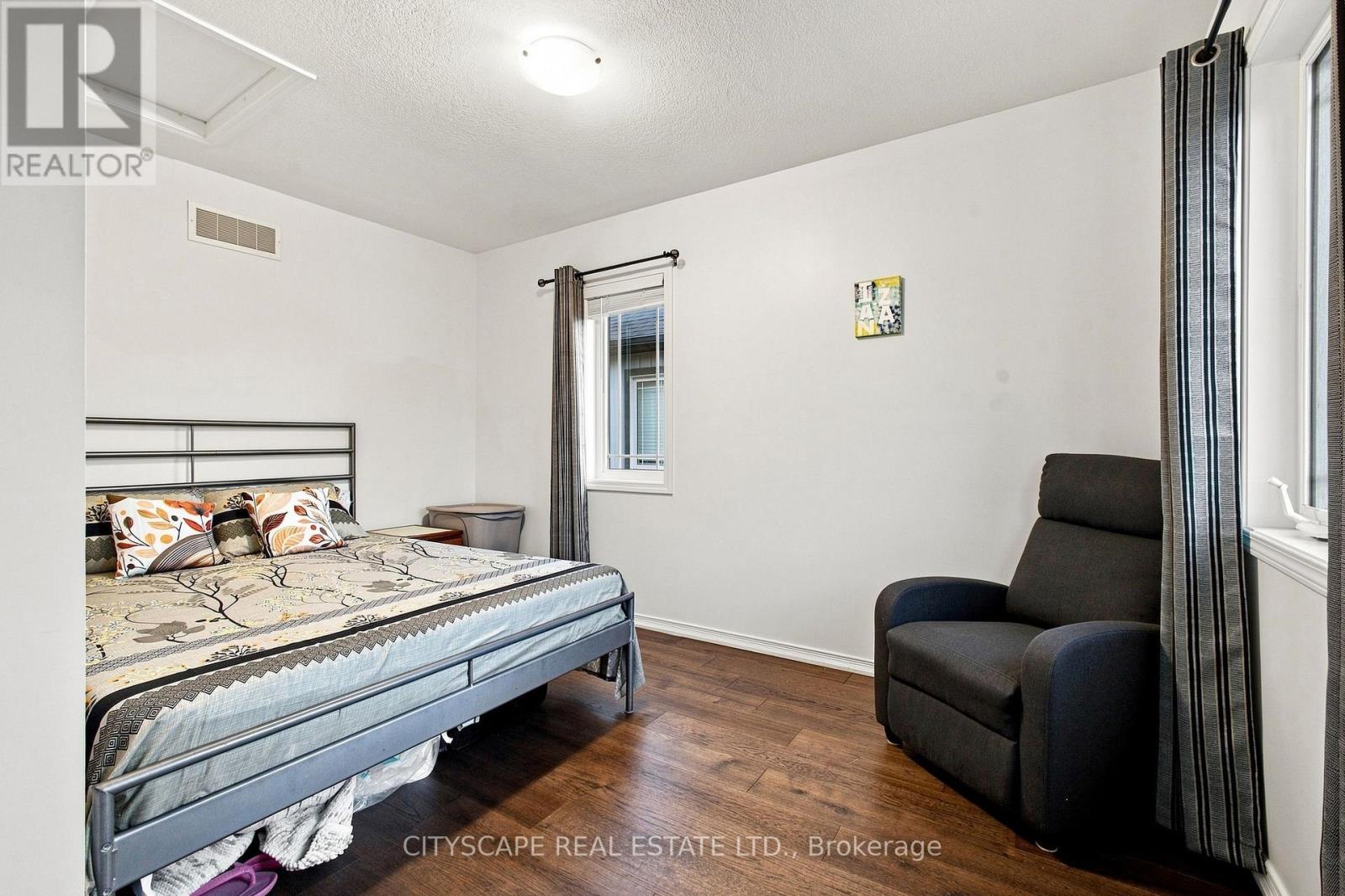 #37 350 DUNDAS STREET S - 36