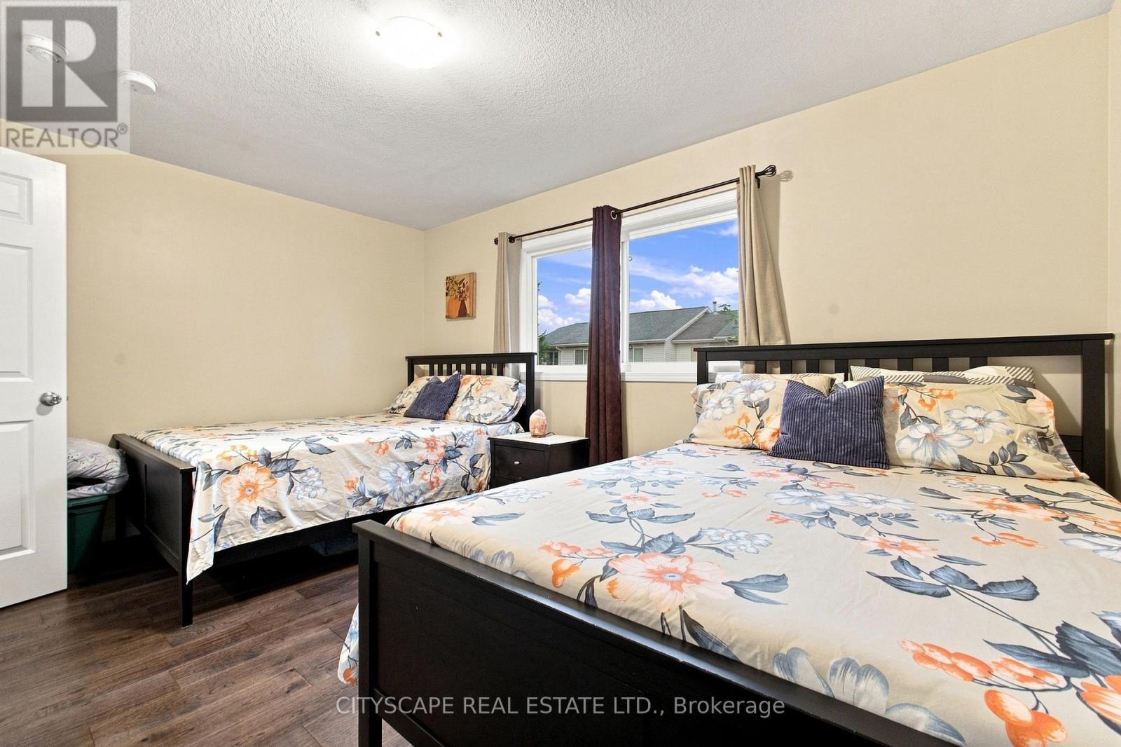 #37 350 DUNDAS STREET S - 40