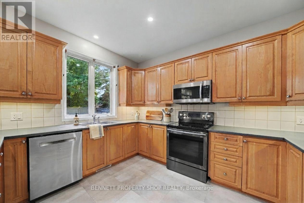 203 Harbour View Street, Ottawa, Ontario, K2G7B2, Ottawa, Ontario — photo 5 of 5