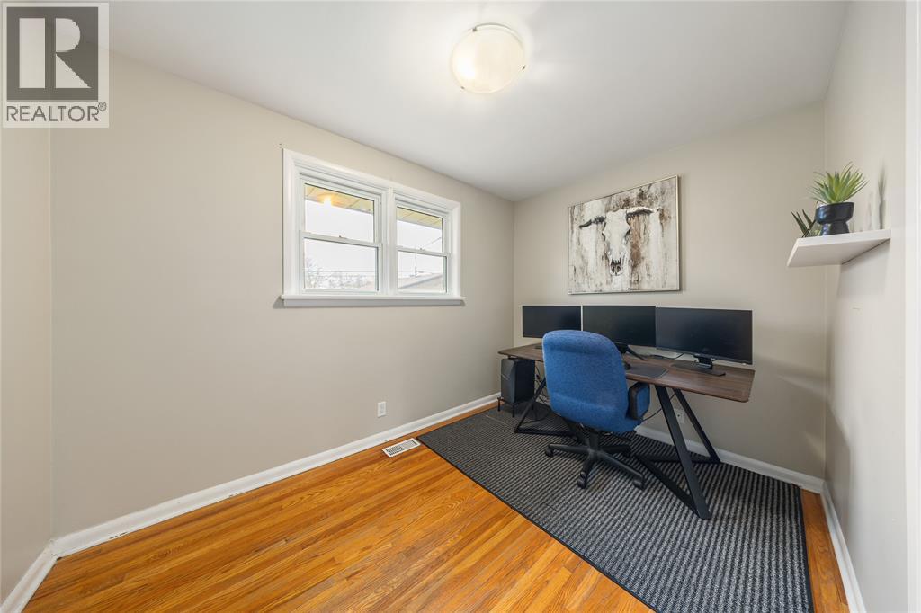 1035 WELLINGTON STREET - 11