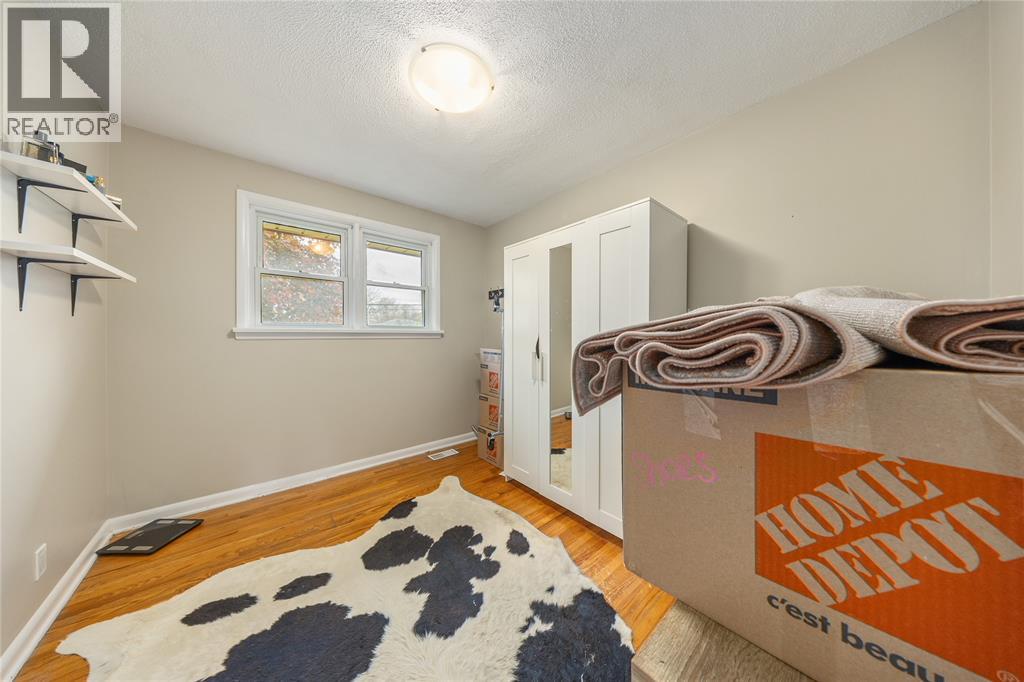 1035 WELLINGTON STREET - 13
