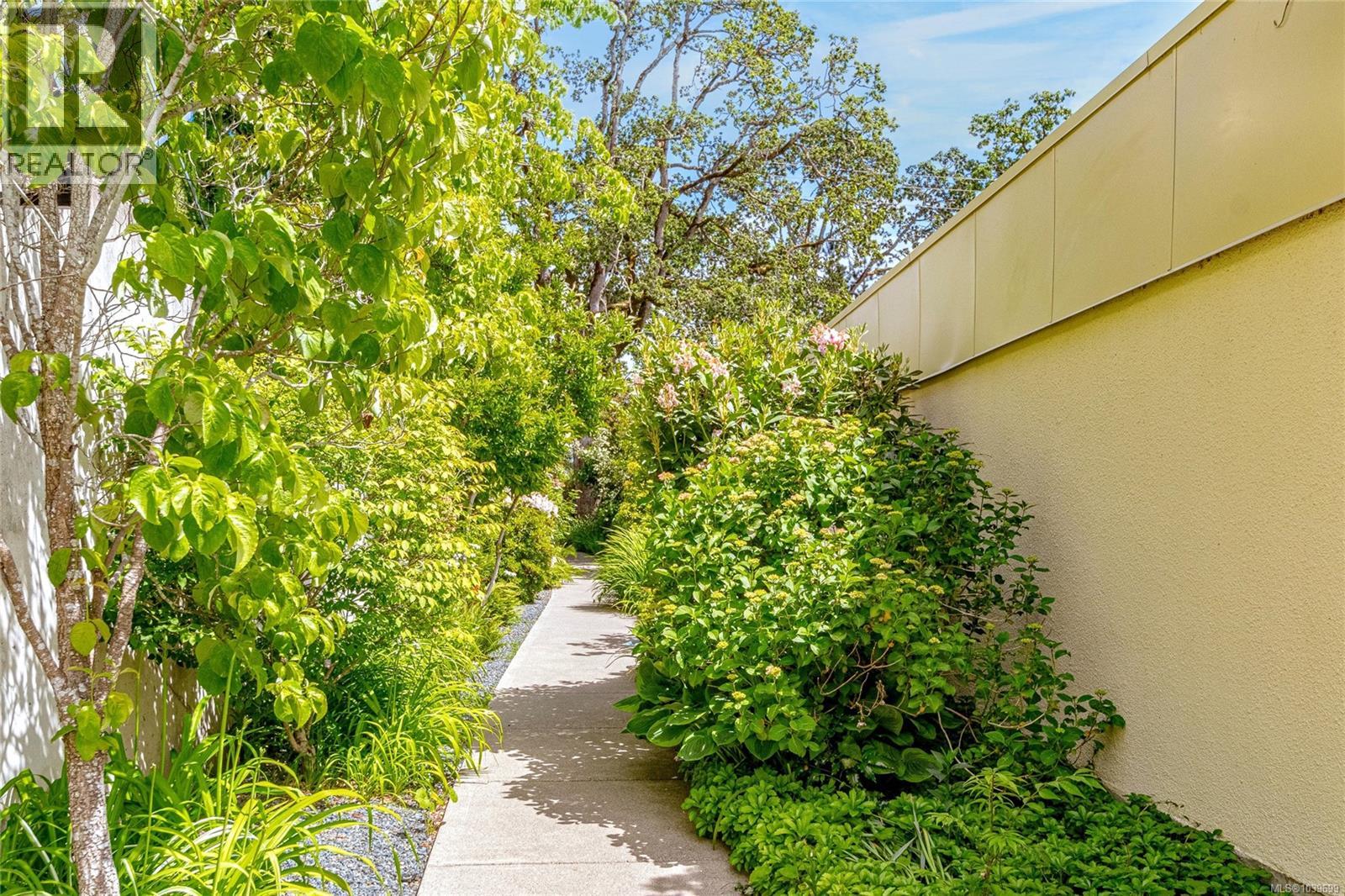 #406 4536 Viewmont Ave - 37