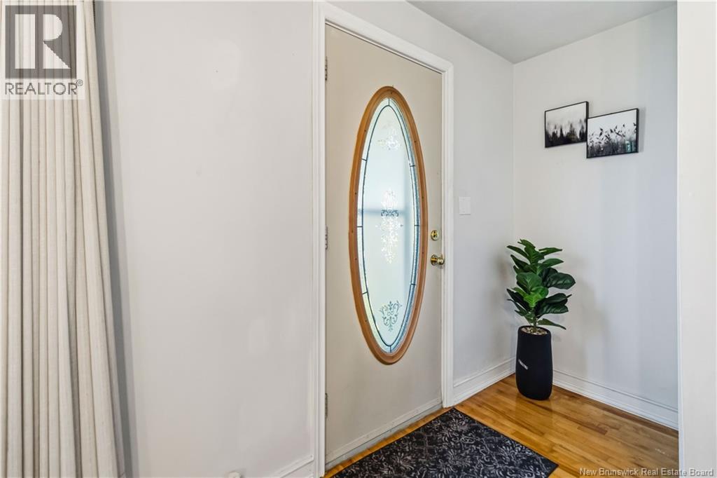 209 Broadway Street, Moncton, New Brunswick, E1A3Y3, Moncton, New Brunswick — photo 3 of 5