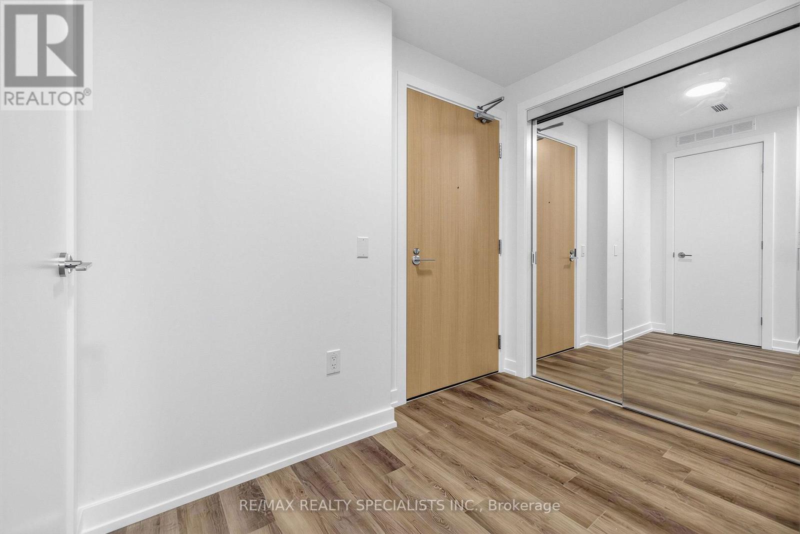 #1506 21 Meadowdale Road, Vaughan (Vaughan Corporate Centre), Ontario, L4K0H6, Vaughan (Vaughan Corporate Centre), Ontario — photo 3 of 5