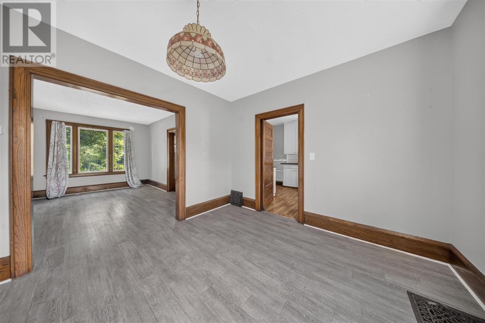 145 Albert ST W - 10