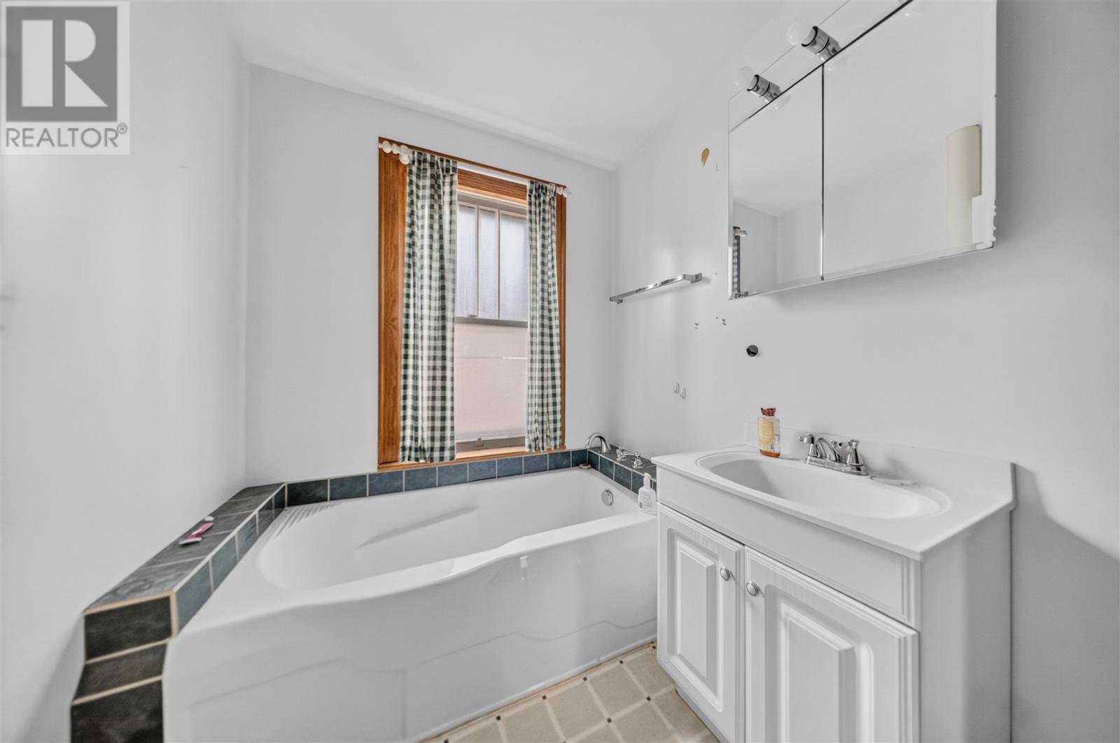 145 Albert ST W - Image 16