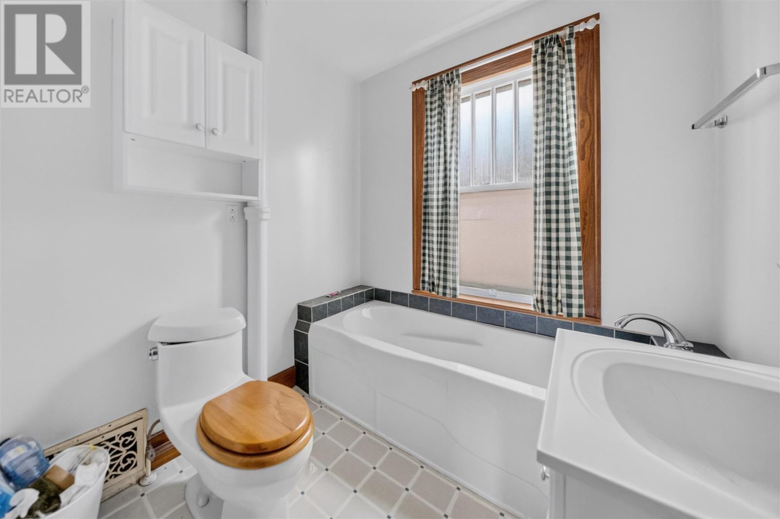 145 Albert ST W - Image 17