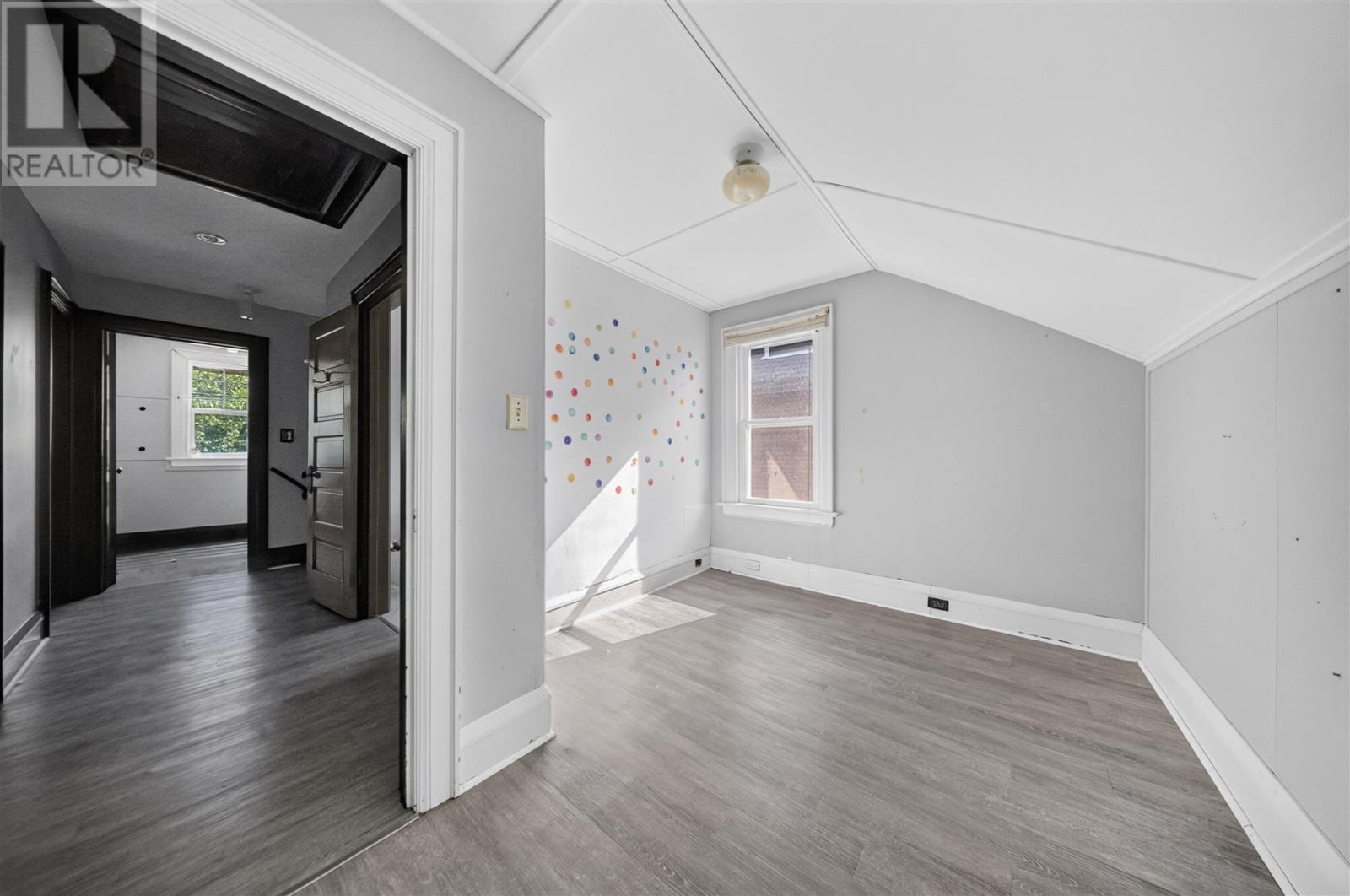 145 Albert ST W - 24