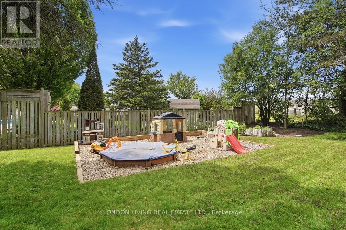 7006 DIANE CRESCENT - 38