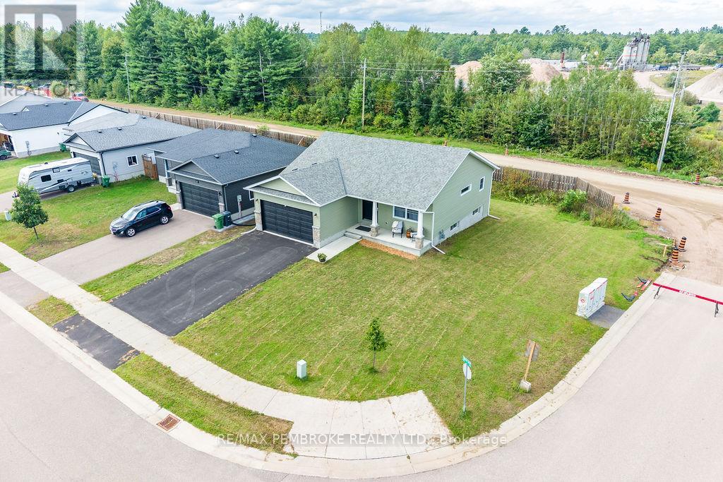 3 Bed, 2 Bath House for Sale in Petawawa – 20 TERRANCE DRIVE, Petawawa – MLS# X13740964 - Image 31