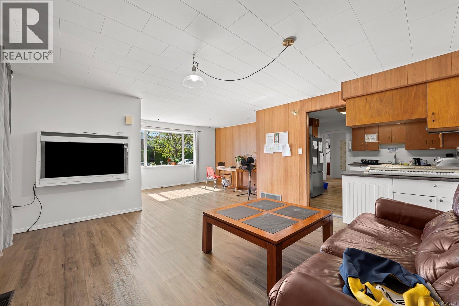 719 8th St - 10