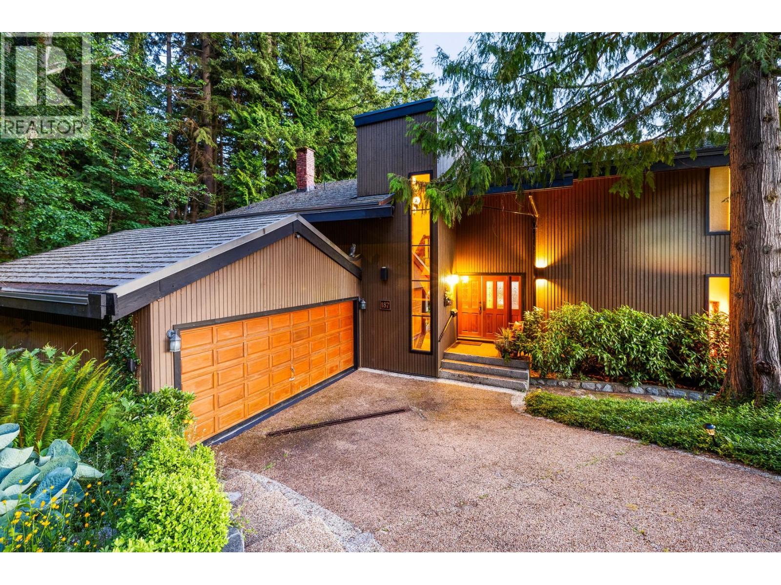 187 RONDOVAL Crescent, North Vancouver, British Columbia, V7N2W6, North Vancouver, British Columbia — photo 2 of 5