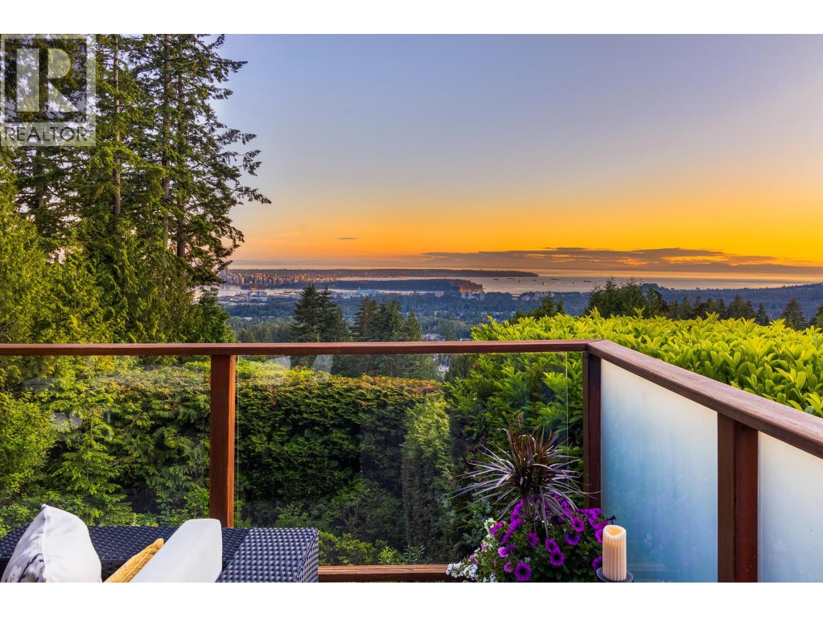 187 RONDOVAL Crescent, North Vancouver, British Columbia, V7N2W6, North Vancouver, British Columbia — photo 4 of 5