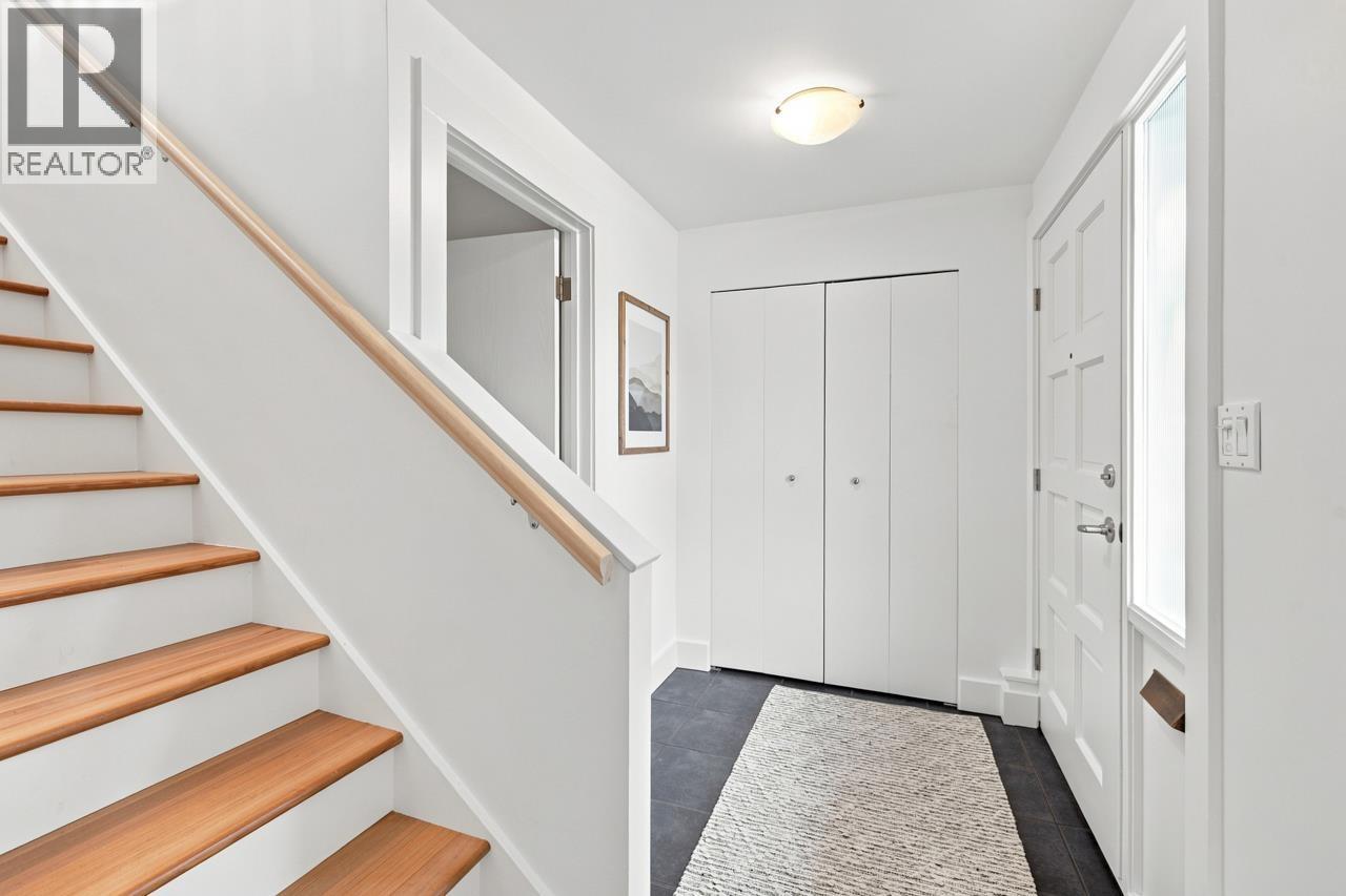 1970 ADANAC Street, Vancouver, British Columbia, V5L2E4, Vancouver, British Columbia — photo 4 of 5