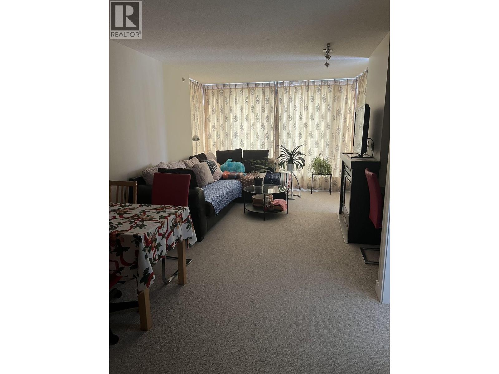 7328 ARCOLA Street, Burnaby, British Columbia, V5E0A7, Burnaby, British Columbia — photo 2 of 5