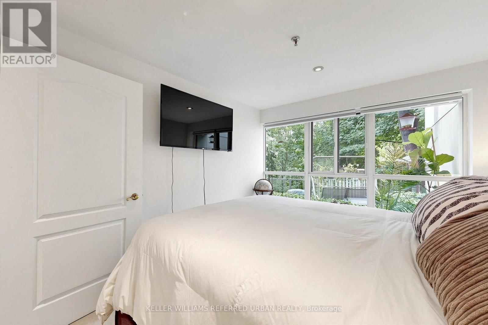 #5 1 WATERGARDEN WAY - 12
