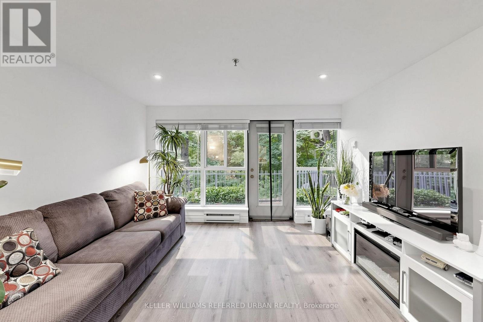 #5 1 WATERGARDEN WAY - Image 6