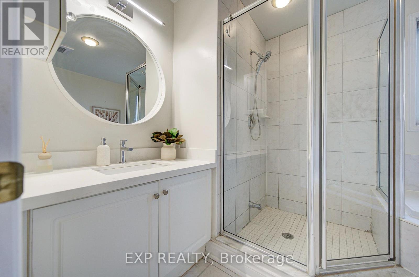 #602 19 ROSEBANK DRIVE - 27