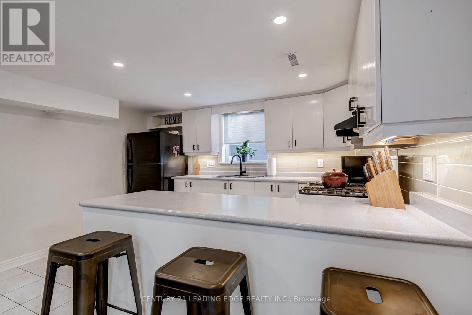 5 MOUNTBATTEN ROAD - 32