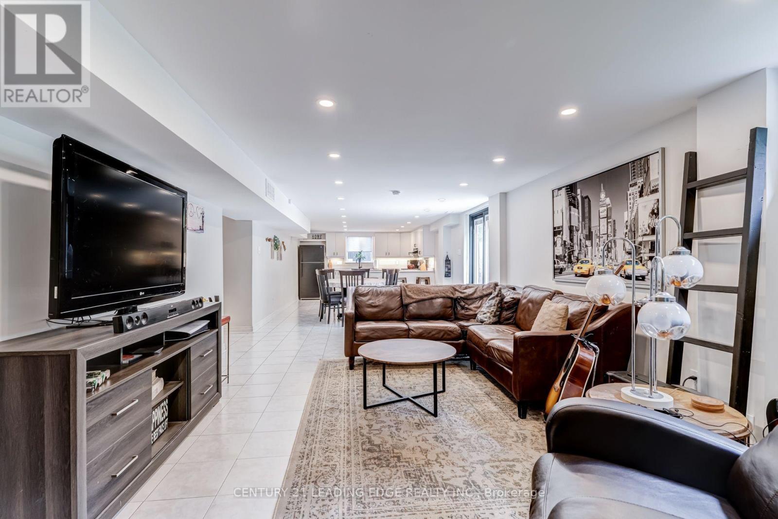 5 MOUNTBATTEN ROAD - 36