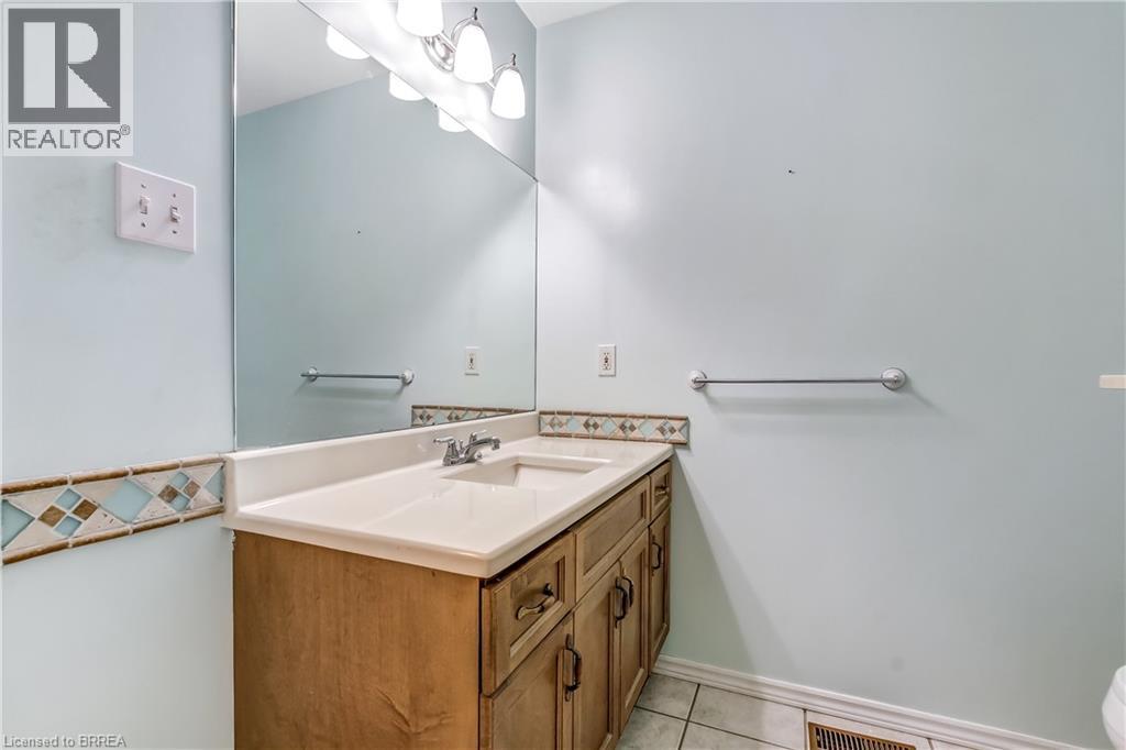 #15 19 HANLON Place - 15