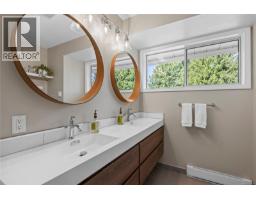 Bathroom - 1170 Clubhouse Dr, Qualicum Beach, BC V9K1C4 Photo 10