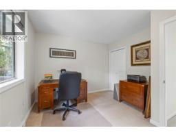1170 Clubhouse Dr, Qualicum Beach, BC V9K1C4 Photo 35