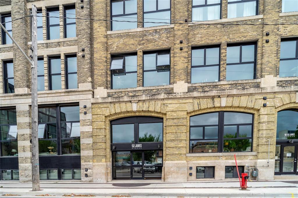 132 James Avenue, Winnipeg, Manitoba, R3B0N8, Winnipeg, Manitoba — photo 1 of 5