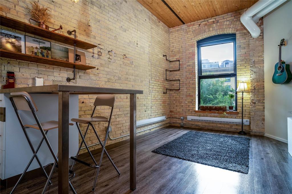 132 James Avenue, Winnipeg, Manitoba, R3B0N8, Winnipeg, Manitoba — photo 4 of 5
