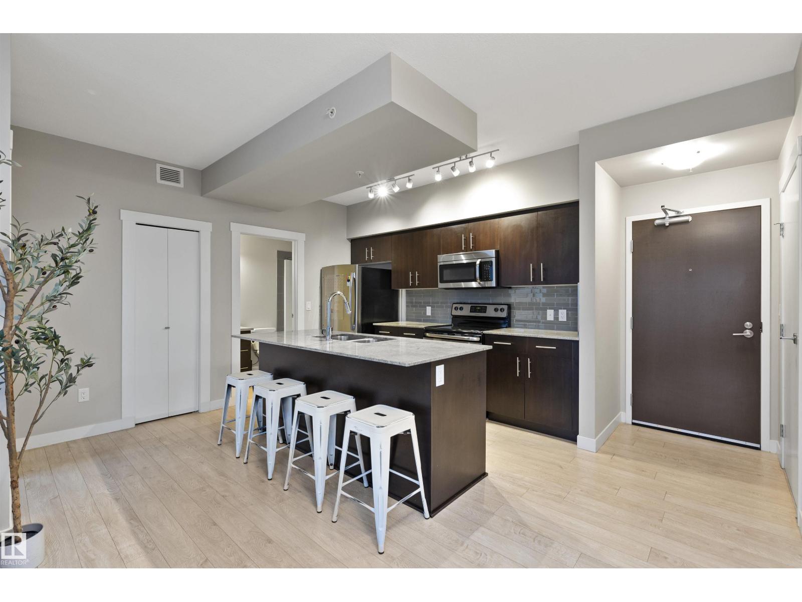 #905 10226 104 ST NW - 4