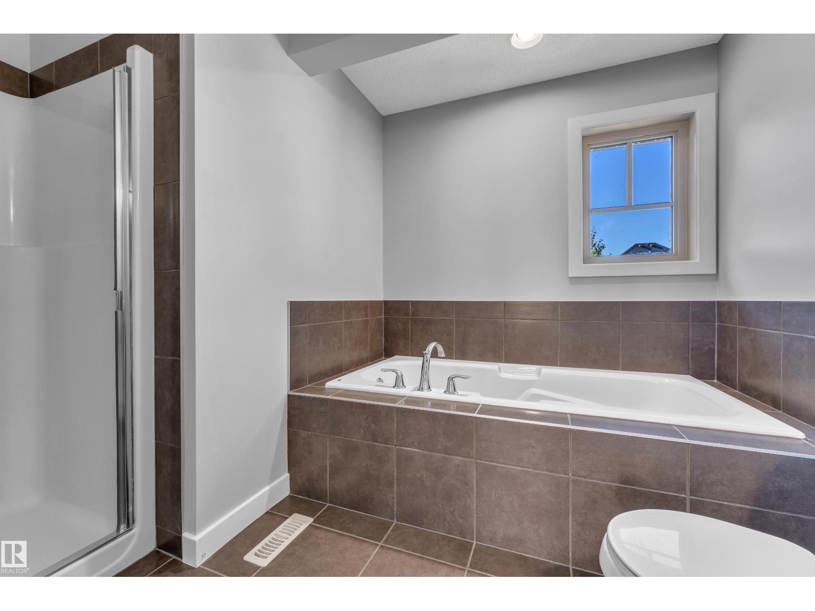 642 ADAMS WY SW - 36