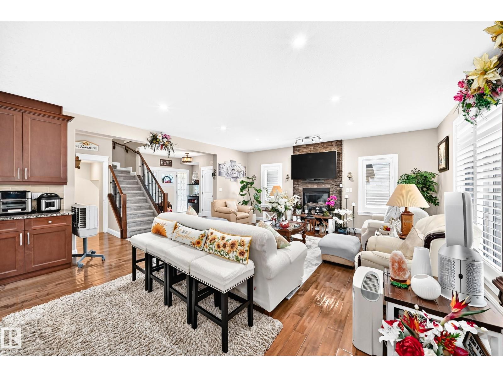 45 LACOMBE DR - 7
