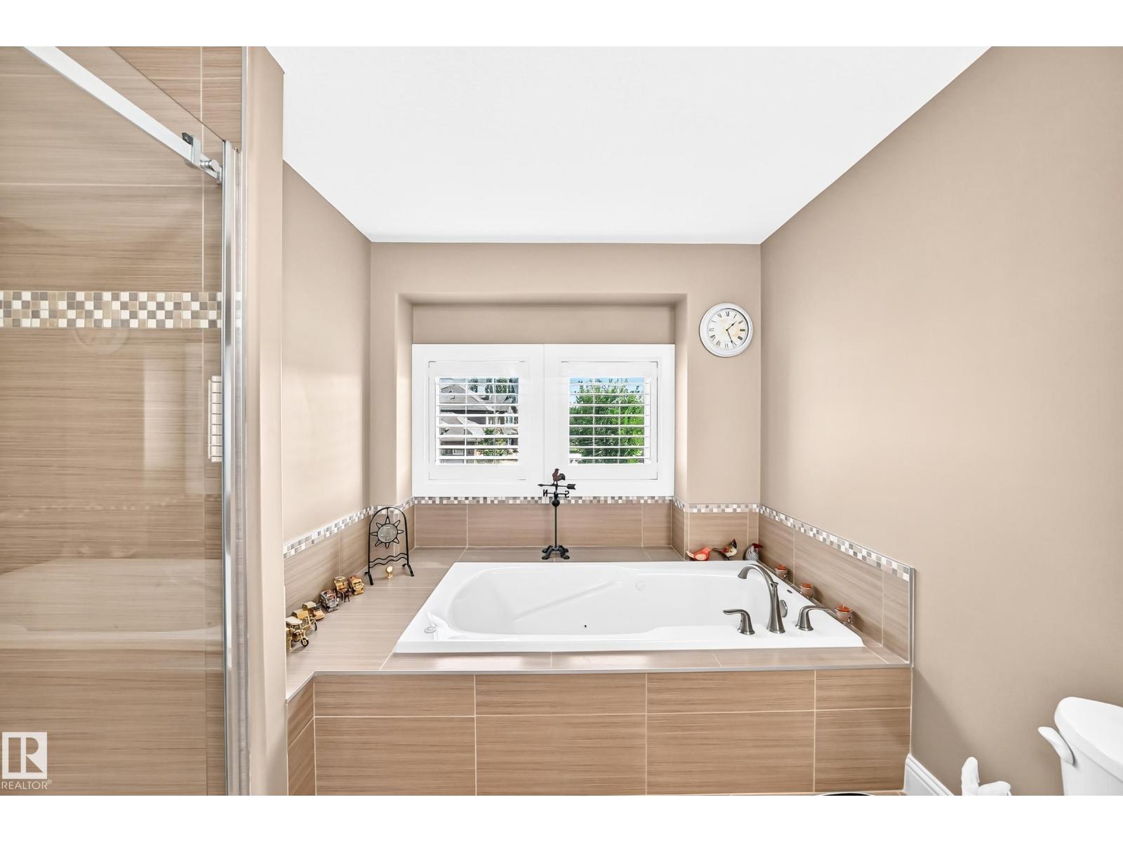 45 LACOMBE DR - 22