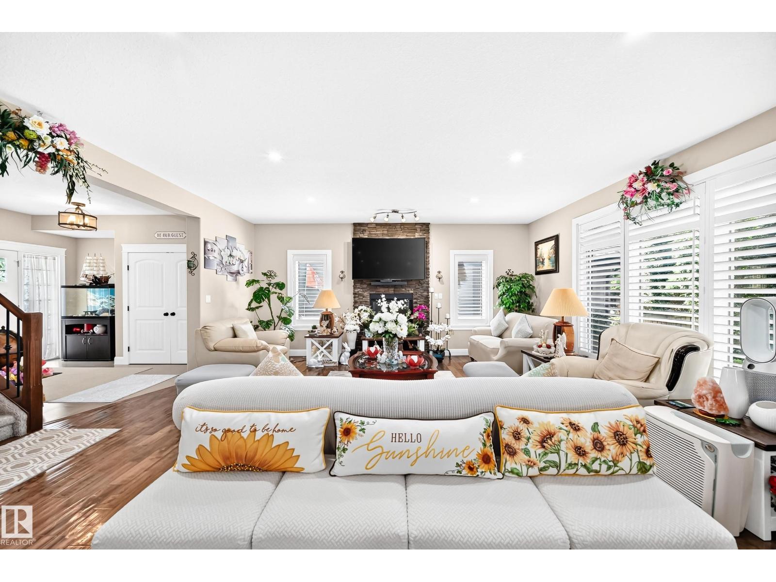 45 LACOMBE DR - 6