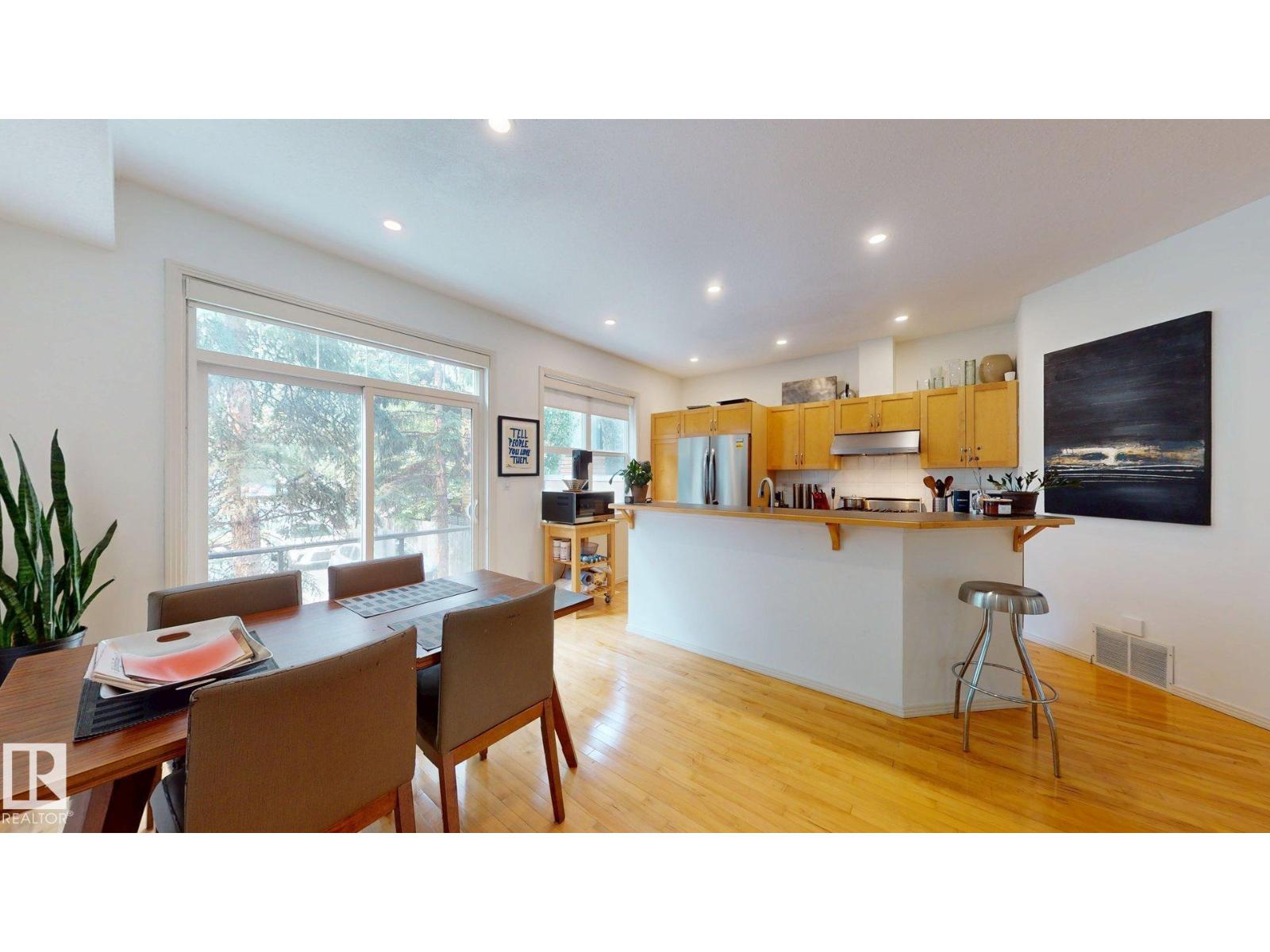 9846 112 ST NW - 12