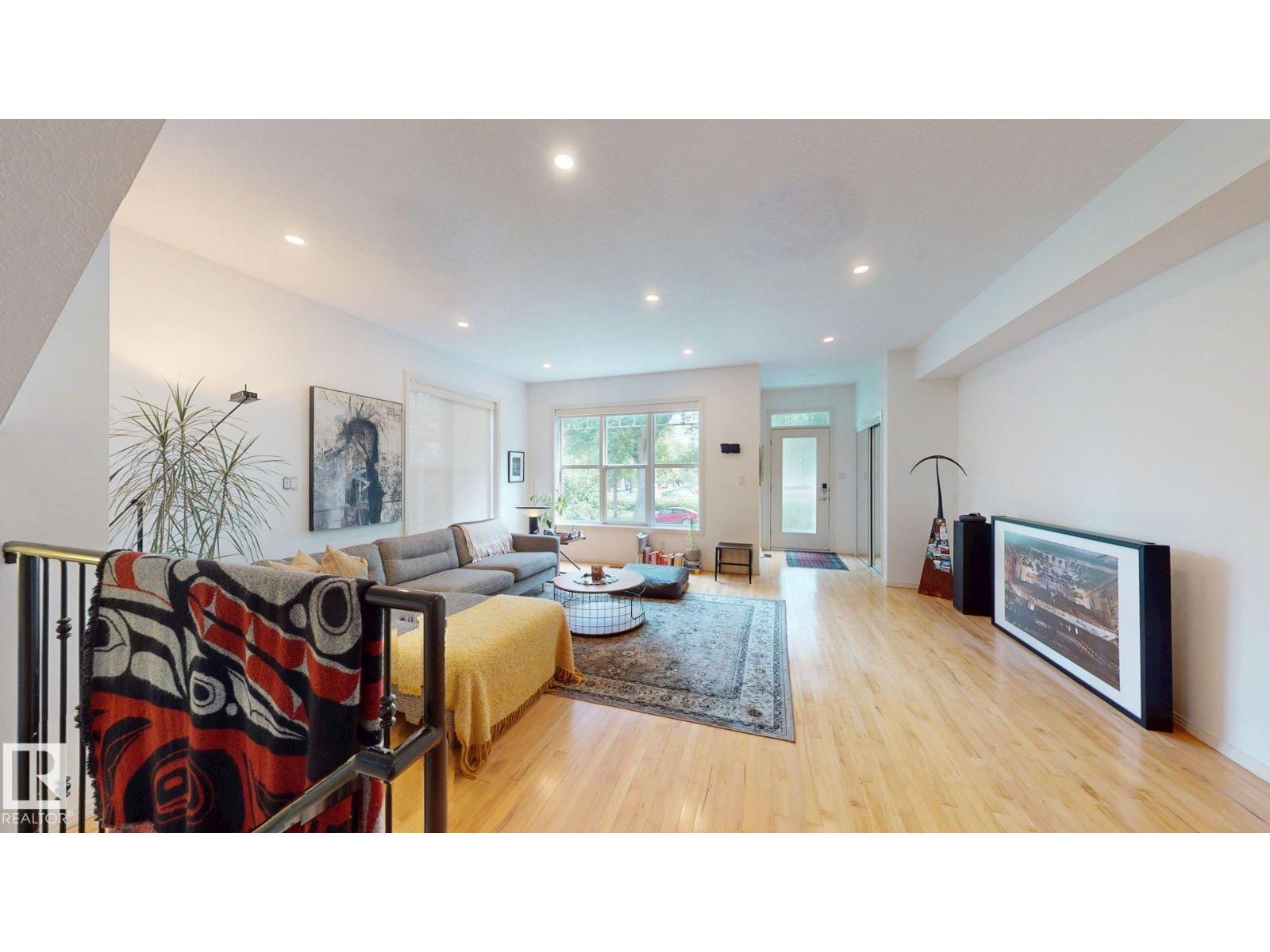 9846 112 ST NW - 2