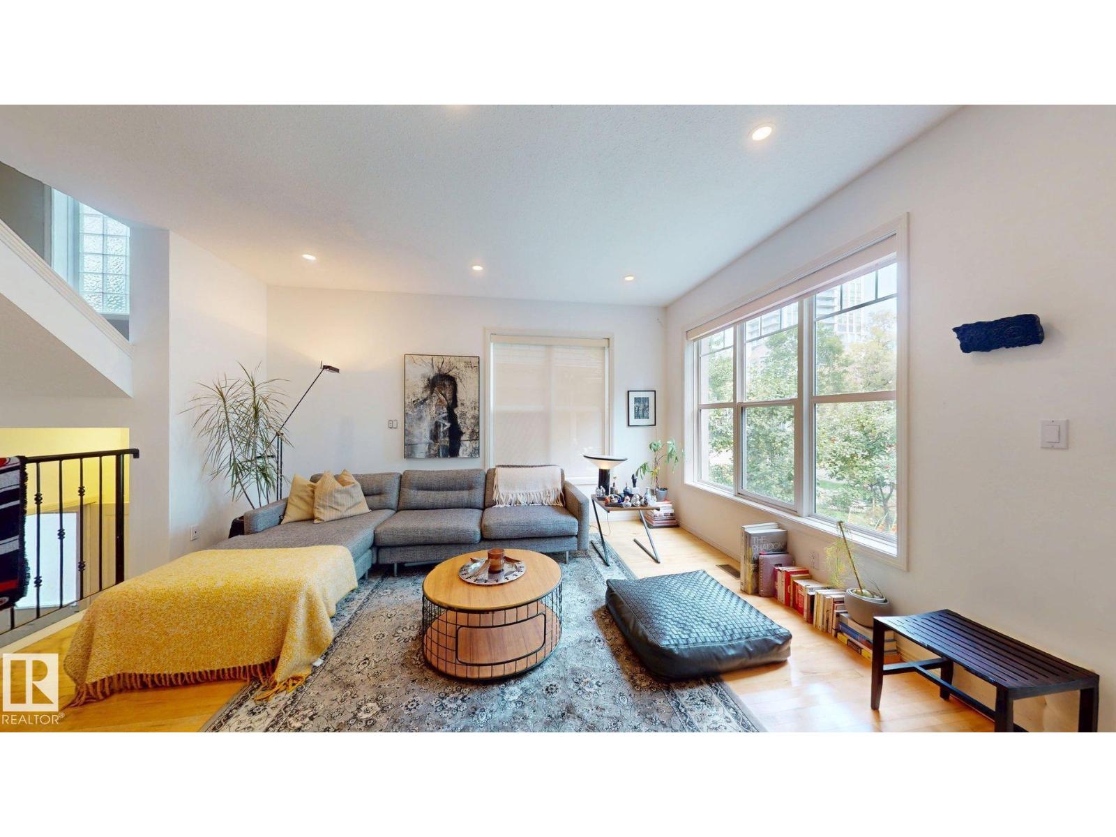 9846 112 ST NW - 6