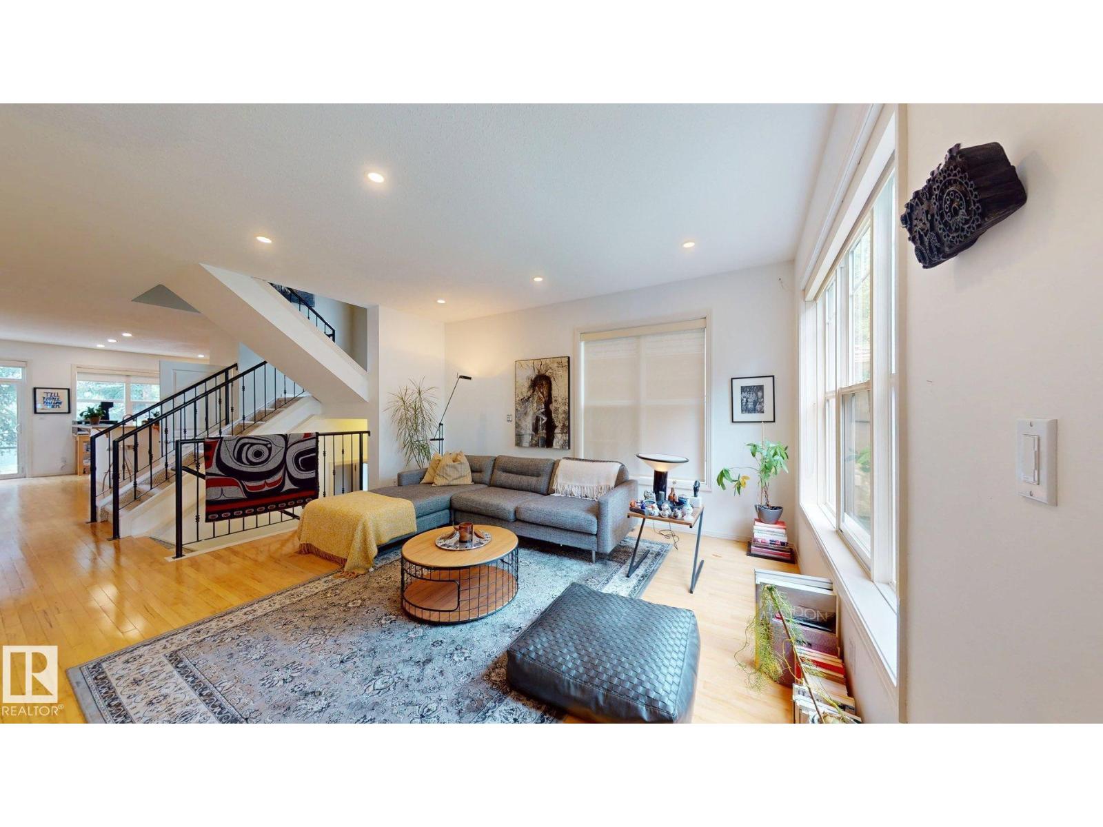 9846 112 ST NW - 9