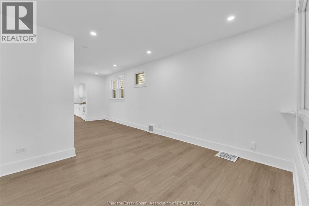 3622 QUEEN, Windsor, Ontario, N9C1N9, Windsor, Ontario — photo 2 of 5