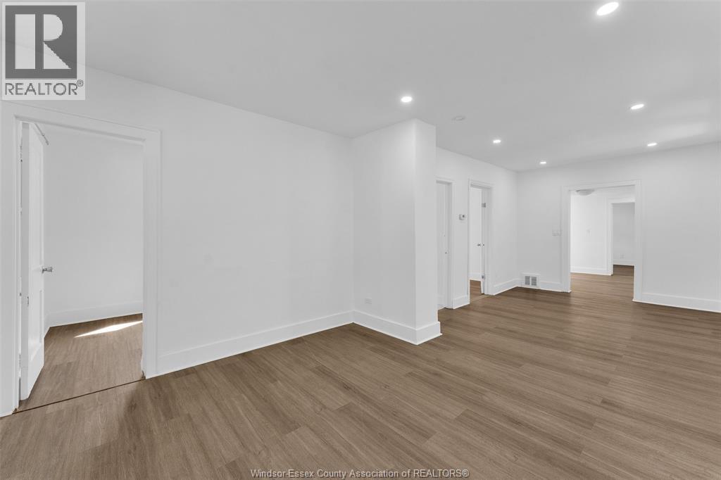 3622 QUEEN, Windsor, Ontario, N9C1N9, Windsor, Ontario — photo 4 of 5