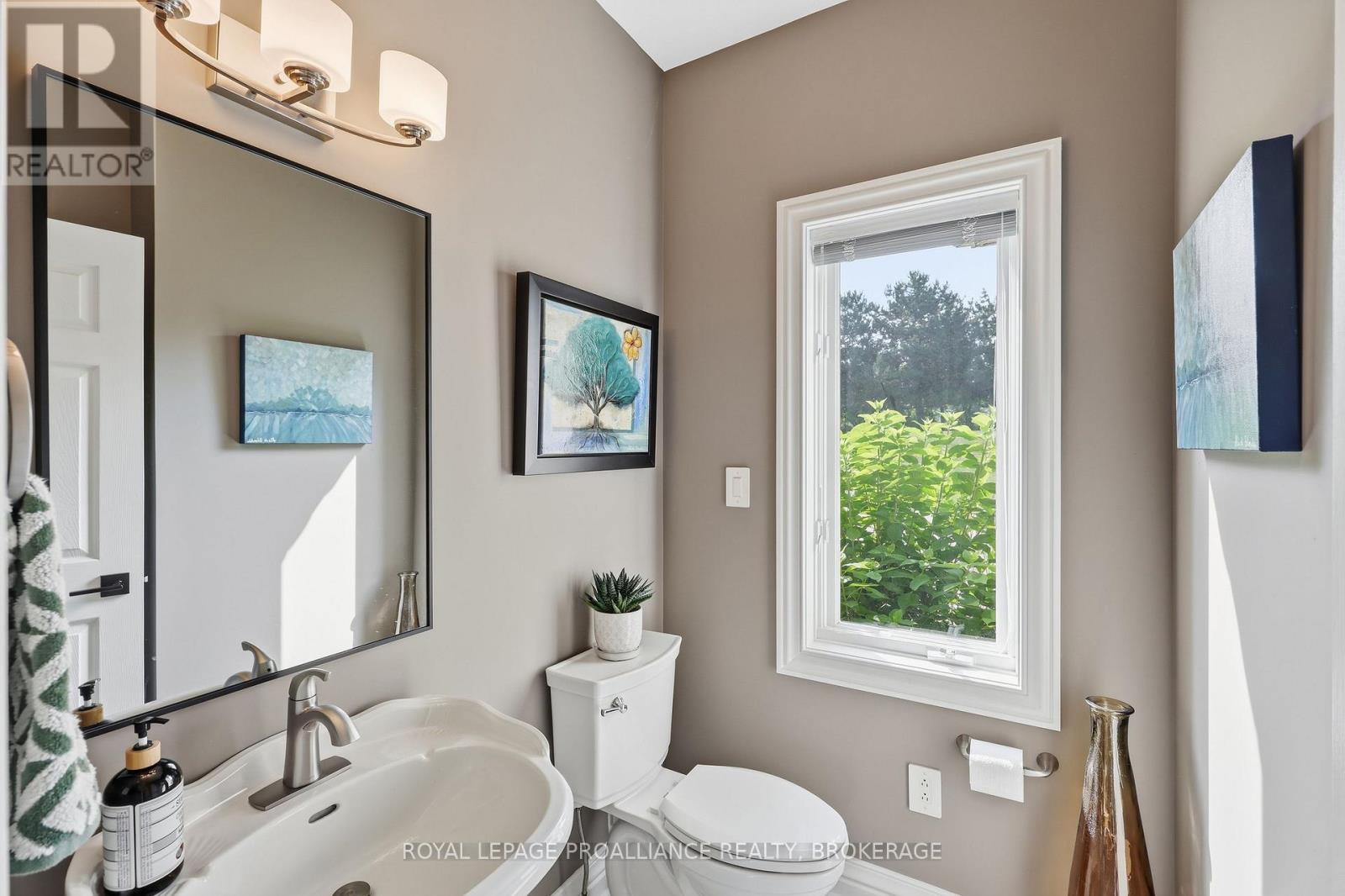 31 LEAVIS SHORES - Image 26