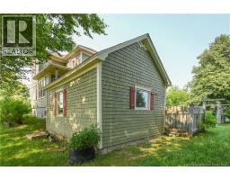Bath (# pieces 1-6) - 98 Saint-pierre Ouest Boulevard, Caraquet, NB E1W1B6 Photo 7