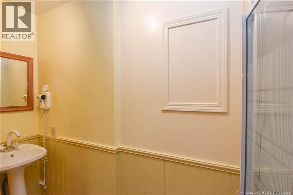 98 Saint-Pierre Ouest Boulevard - Image 27