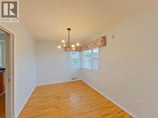 4038 WHALEN AVE, Powell River