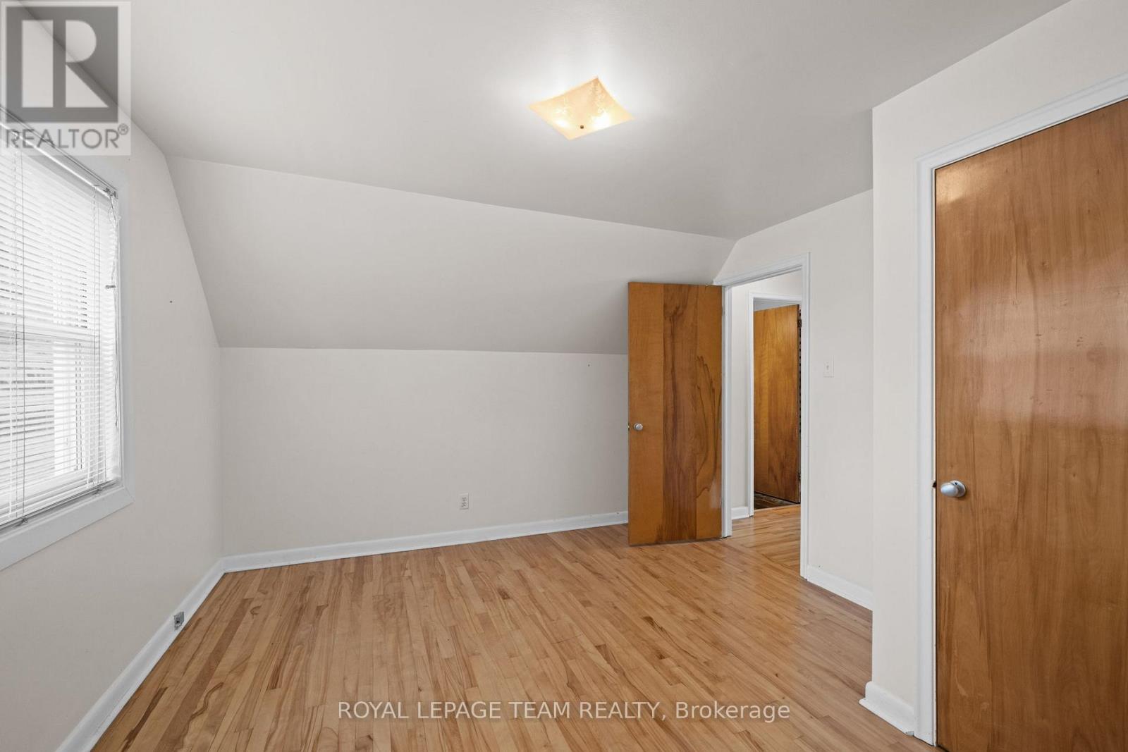 3 Bed, 1 Bath House for Sale in Ottawa – 873 SMYTH ROAD, Ottawa – MLS# X13741148 - Image 27