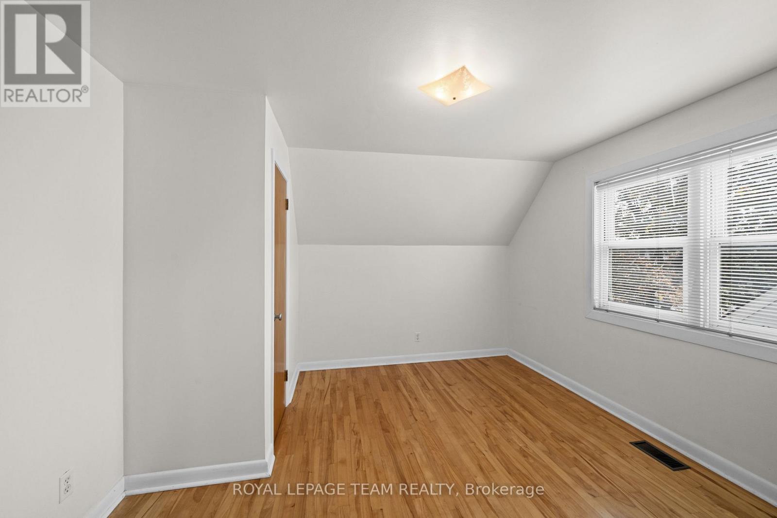 3 Bed, 1 Bath House for Sale in Ottawa – 873 SMYTH ROAD, Ottawa – MLS# X13741148 - Image 29