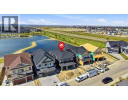 760 Savanna Crescent NE - photo 1
